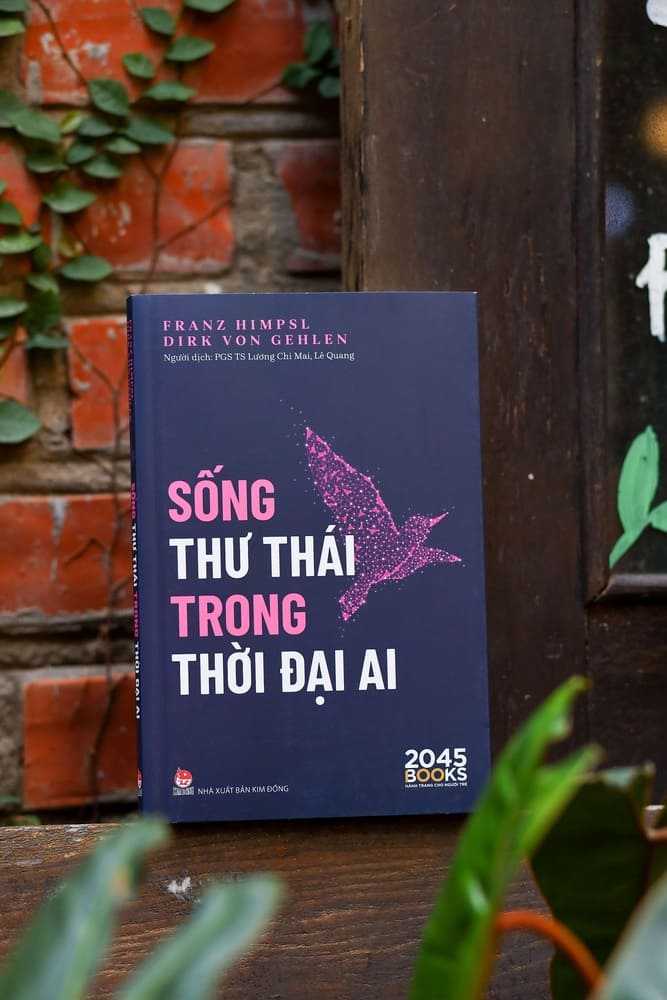 Sách “Sống thư thái trong thời đại AI“. Ảnh: Nhà xuất bản