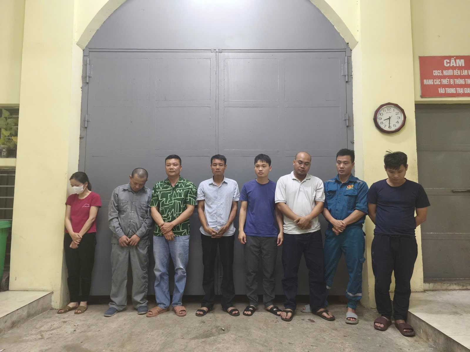 Khởi tố 11 bị can trong đường dây đánh bạc trực tuyến quy mô lớn. Ảnh: Công an tỉnh Hưng Yên