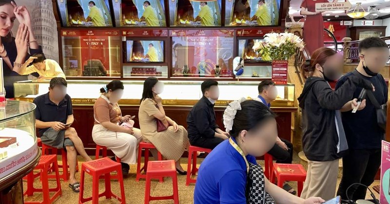 Giá vàng nhẫn ổn định, cửa hàng không bán lẻ