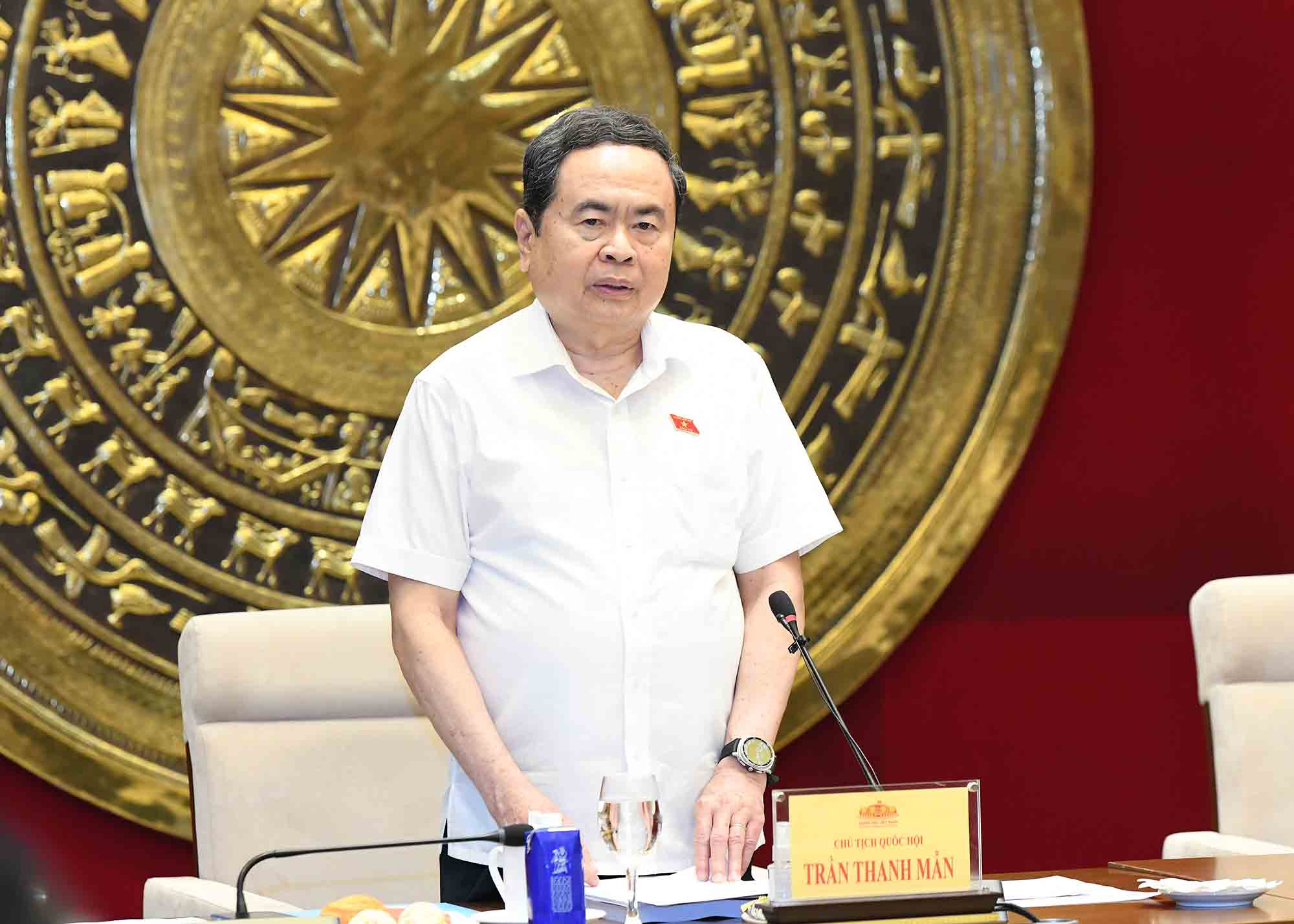 Le membre du Bureau politique, président de l'Assemblée nationale Trần Thanh Mẫn, a demandé de renforcer le suivi et la supervision des domaines de l'éducation et de la santé qui préoccupent les électeurs. Photo: Lâm Hiển