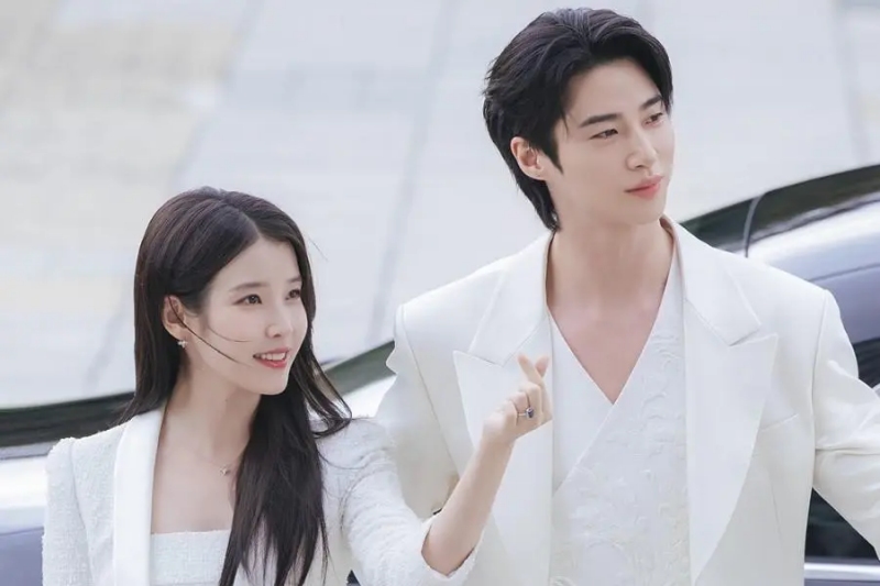 Actors Byeon Woo Seok, IU. Photo: Producer