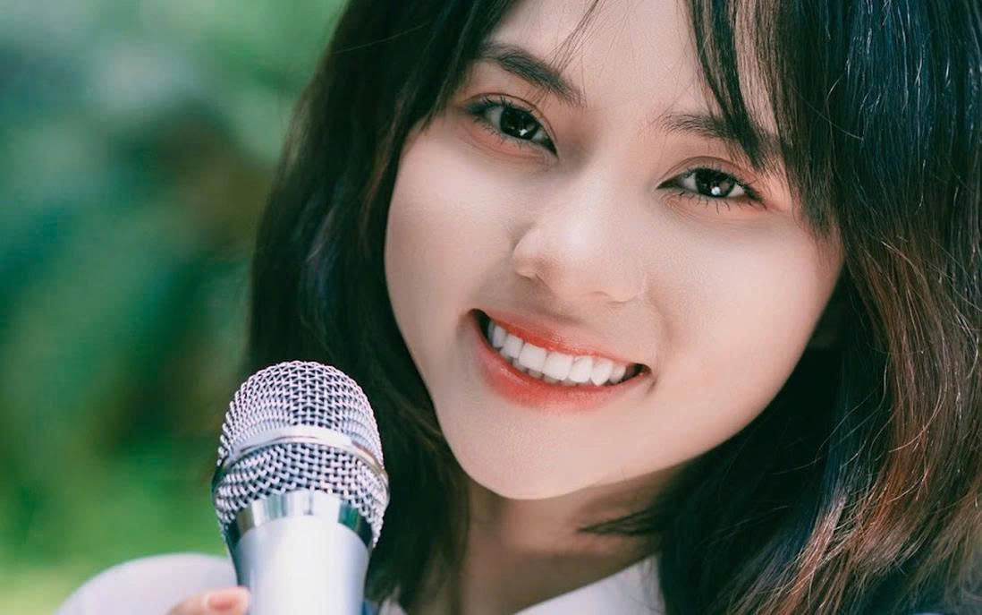 Em xinh Ngô Lan Hương - tác giả bản hit Đi giữa trời rực rỡ. Ảnh: NVCC