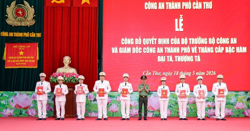 Cần Thơ: Thăng cấp bậc hàm cho 82 sĩ quan lên Đại tá, Thượng tá