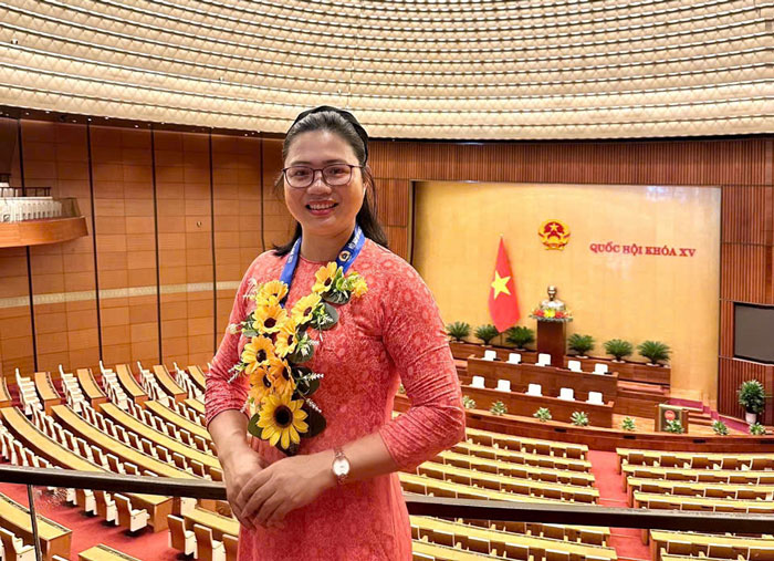 For many years, Ms. Nguyen Thi Phuong has always been dedicated to the rights of employees at the enterprise. Photo: NVCC