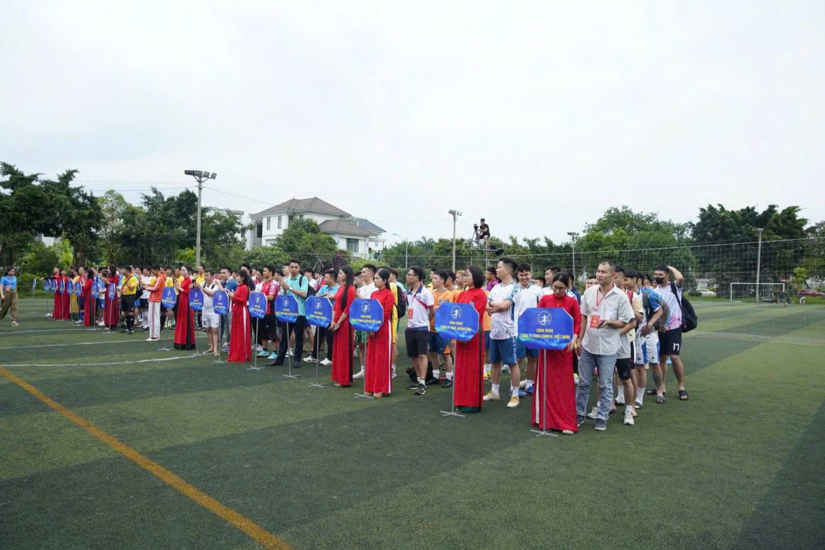 Two provincial-level football tournaments organized by the Trade Union attracted a large number of union members and workers to participate. Photo: Phu Tho Provincial Labor Federation
