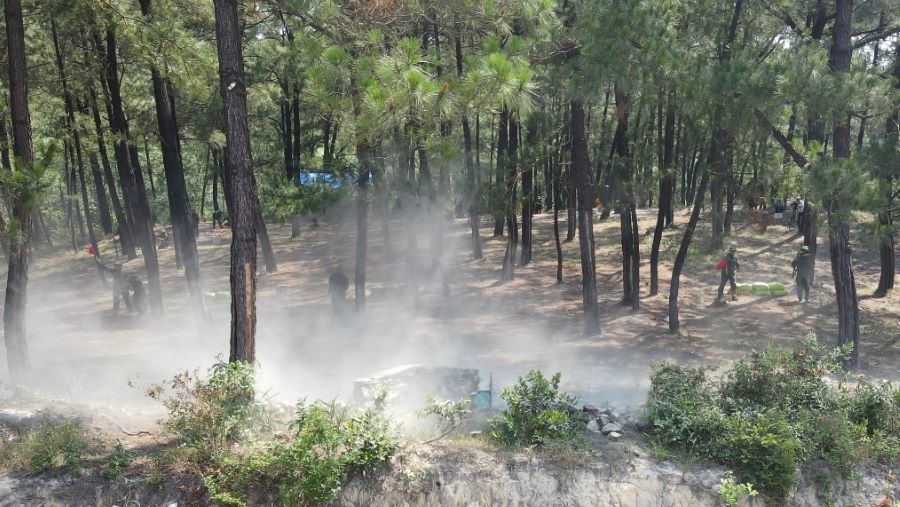 New soldiers of Mobile Training Battalion 1, Quang Tri Provincial Border Guard Command overcome the sun to practice "three explosions". Photo: Thanh Trung