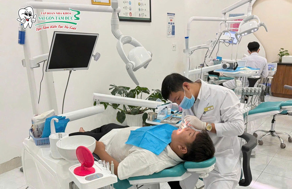 Hoa Cuong Ward Trade Union has organized the signing of a coordination agreement with Saigon Tam Duc Dental Group to implement the union member welfare program and the oral health check-up day. Photo: Hoa Cuong Trade Union