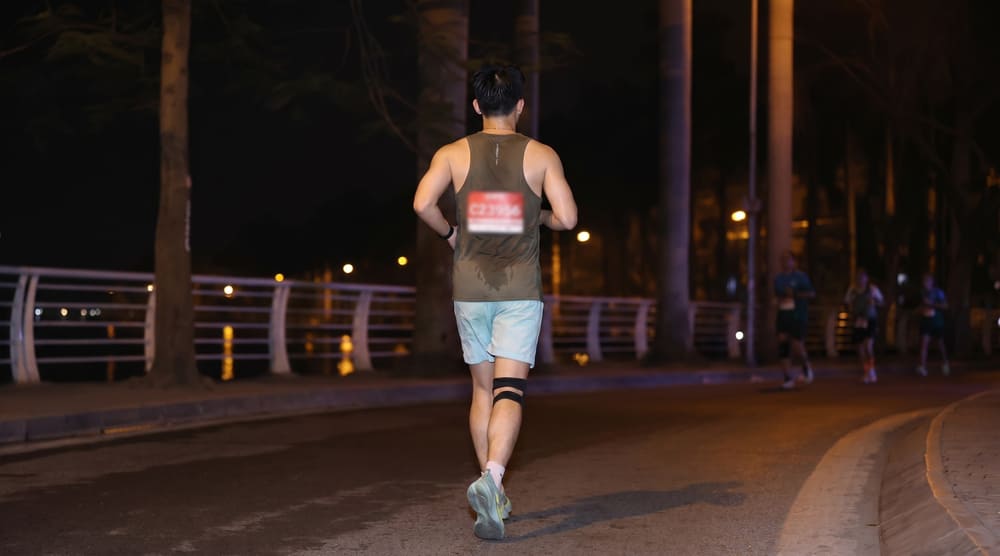 Running every early morning will bring many good benefits to the body and mood. Photo: Van Trong