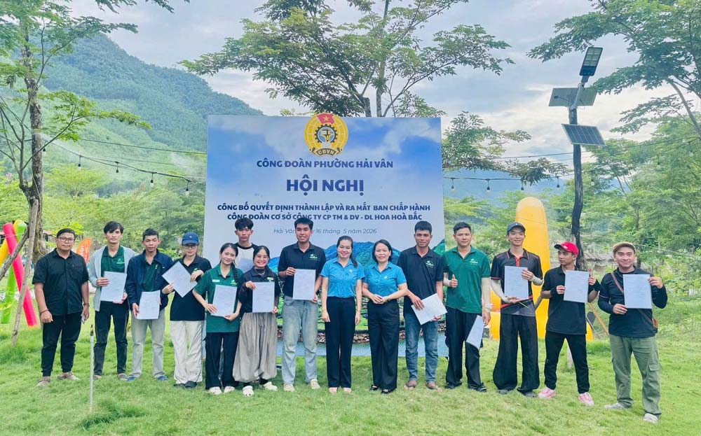 Hai Van Ward Trade Union organizes a Conference to announce the decision to establish the grassroots Trade Union and launch the Executive Committee of the grassroots Trade Union of Hoa Hoa Bac Trading & Tourism Services Joint Stock Company. Photo: Hai Van Trade Union