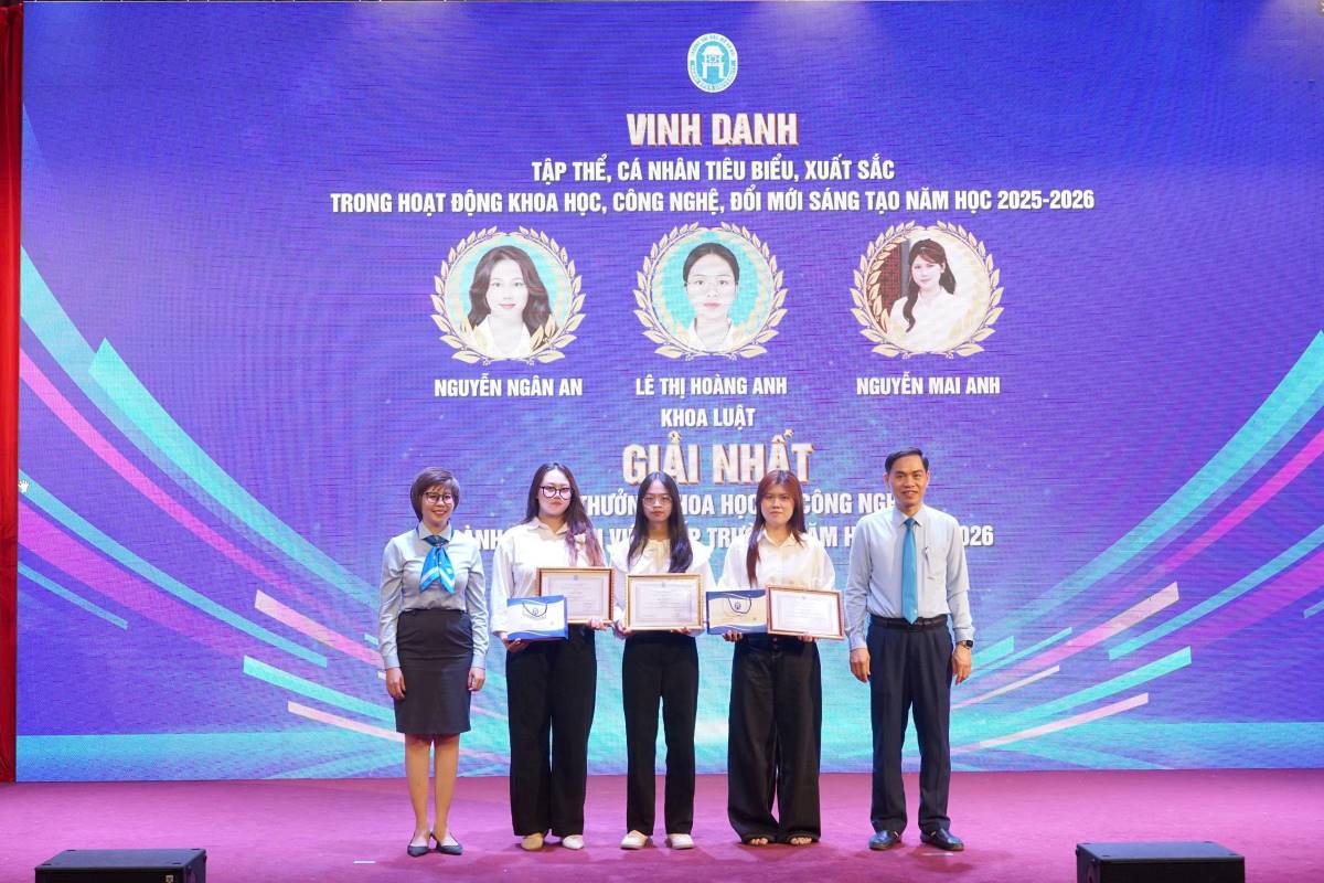 Trường Đại học Mở Hà Nội trao thưởng cho các cán bộ, giảng viên, sinh viên xuất sắc trong hoạt động khoa học. Ảnh: BTC
