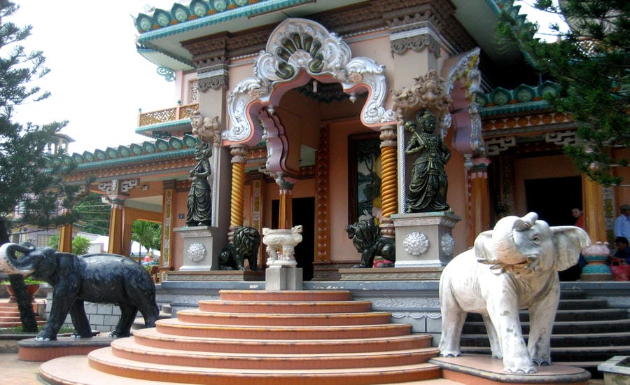 The main entrance leading to the main hall of Tay An Pagoda has a strange architecture. Photo: Luc Tung