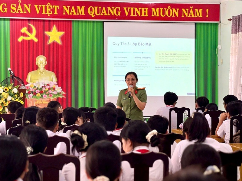 Học sinh Đà Nẵng được trang bị kỹ năng phòng, chống lừa đảo trên không gian mạng. Ảnh: CACC