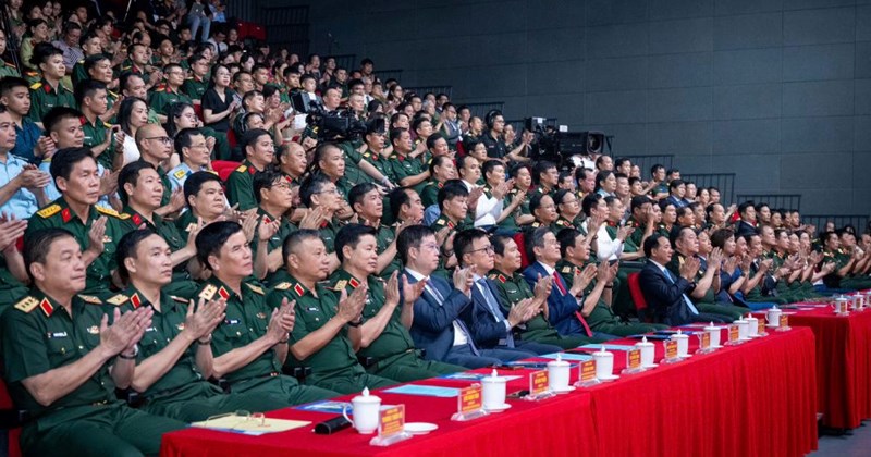 Trao giải cuộc thi viết "Bảo vệ nền tảng tư tưởng của Đảng