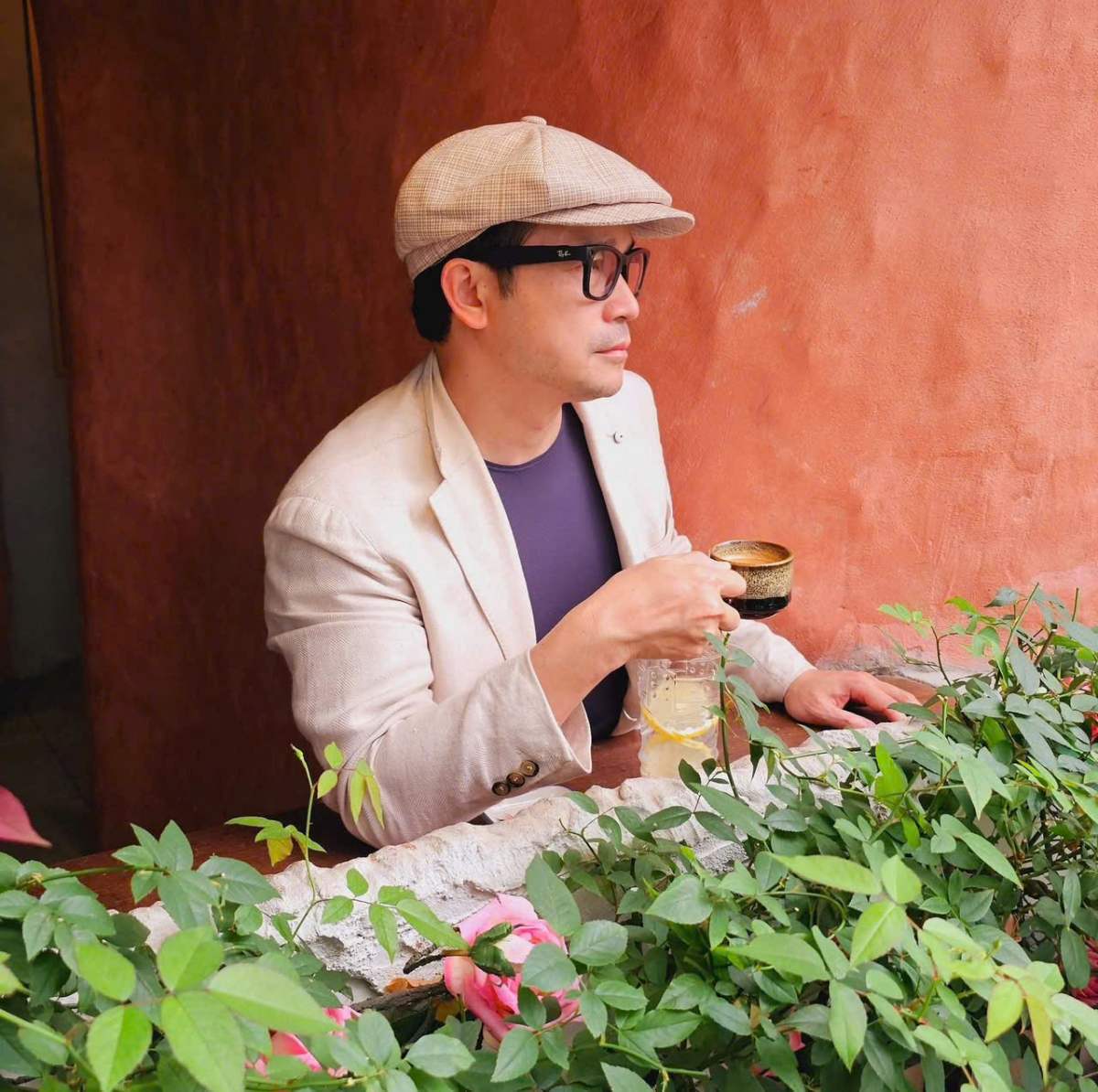 Chủ quán là người yêu cây xanh, dành nhiều tâm huyết để chăm chút từng góc nhỏ trong quán. Ảnh: Nhân vật cung cấp