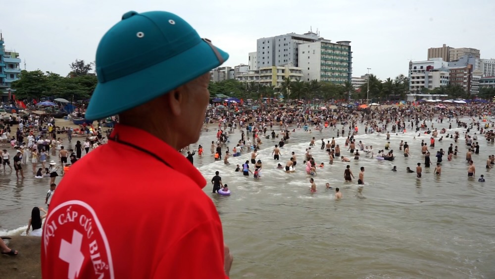 Sam Son establishes a rapid response team to support tourists after 15 minutes. Photo: Quach Du