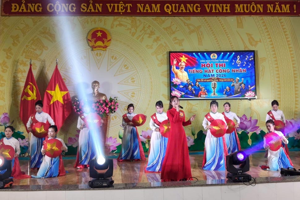 Grassroots trade unions directly under Tam Quan Ward Trade Union participate in the "Workers' Singing Contest 2026". Photo: Huy Trang