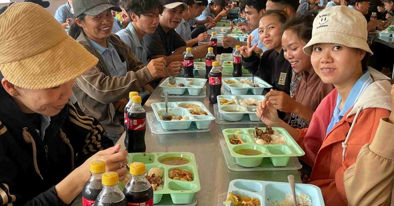 Hơn 3.000 công nhân Lâm Đồng được hưởng "Bữa cơm Công đoàn