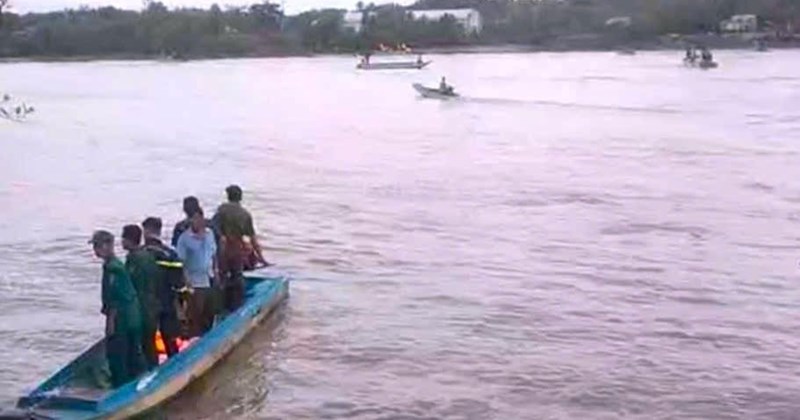 Giáo viên thiệt mạng sau khi tàu cao tốc lật trên sông Cà Mau