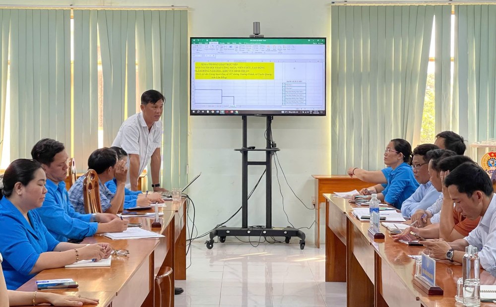Trọng tài thông qua thể lệ các môn thi đấu. Ảnh: Duy Tuấn 