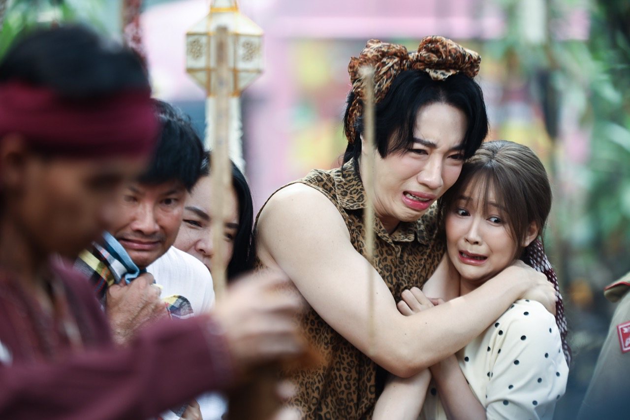 Cast of the movie Strange Temple. Photo: Lotte.