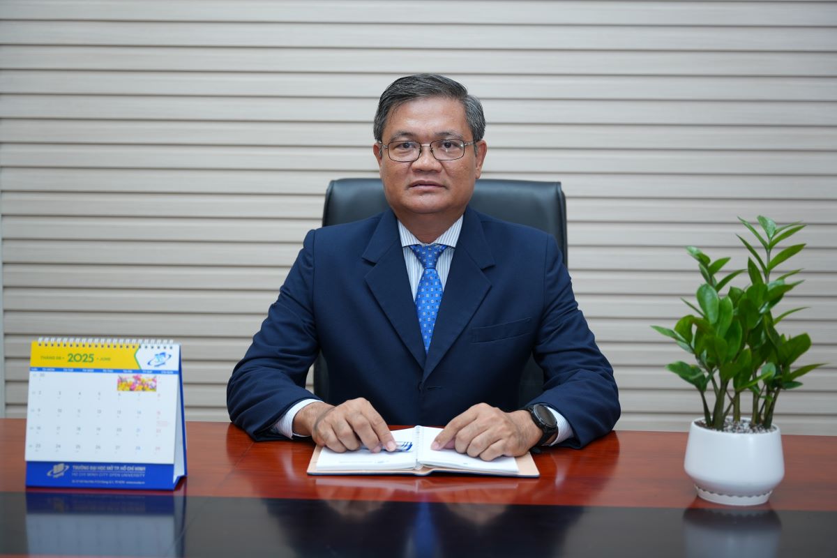 Prof. Dr. Nguyen Minh Ha was reappointed as Rector of Ho Chi Minh City Open University. Photo: Minh Chau