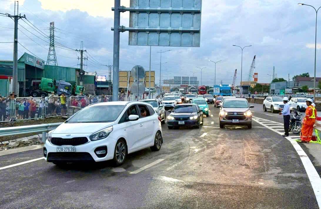 Lúc 17h ngày 18.5, dự án thành phần 1 cao tốc Biên Hòa - Vũng Tàu chính thức khai thác. Ảnh: HAC