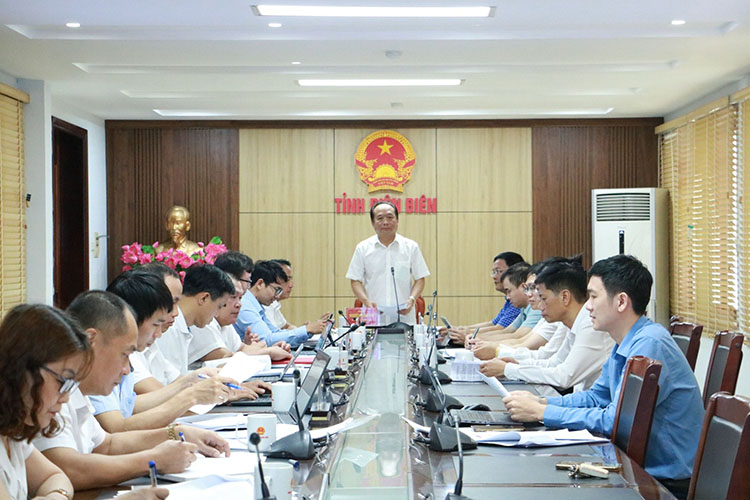 Mr. Nguyen Minh Phu - Vice Chairman of Dien Bien Provincial People's Committee chaired the meeting. Photo: Duc Cuong