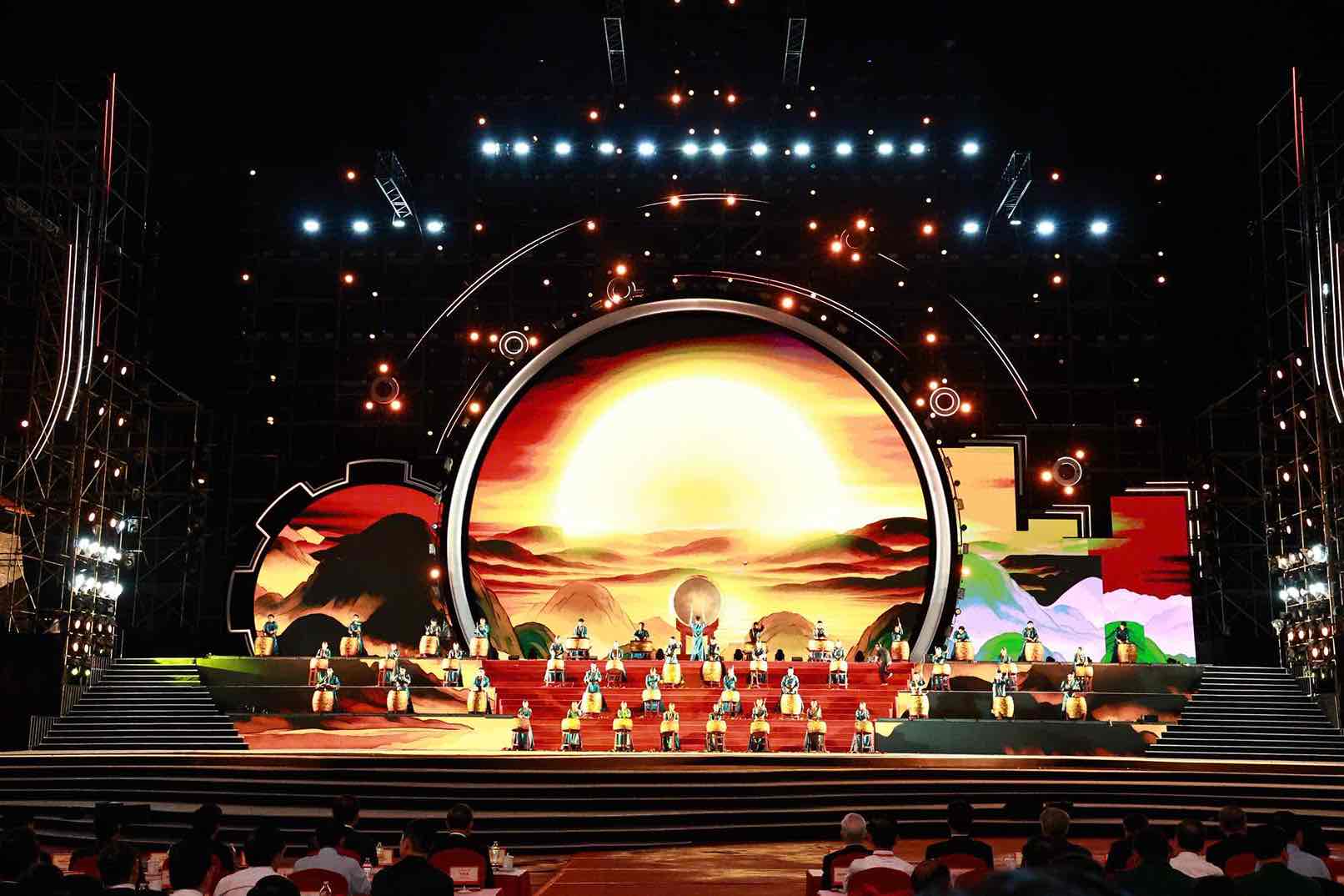 Chương trình sử thi nghệ thuật Đồng Nai - Hào khí phương Nam, vươn mình cùng đất nước. Ảnh: HAC