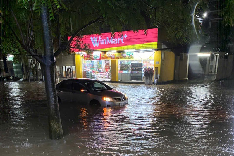 Las fuertes lluvias causan inundaciones en algunas áreas de la comuna de Yen Binh, provincia de Lao Cai. Foto: NDCC