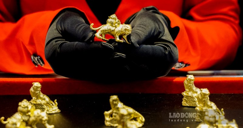 Giá vàng giảm xuống dưới 4.500 USD/ounce