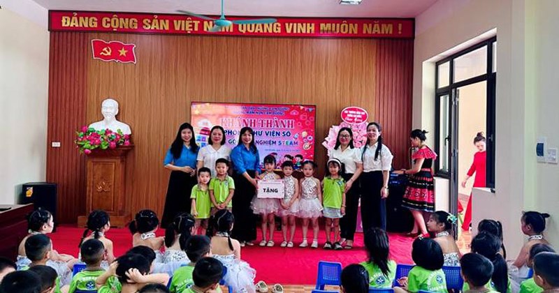Công đoàn Cam Đường trao sách, tiếp sức trẻ em khó khăn