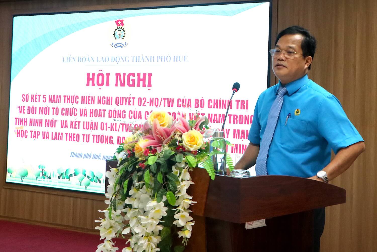 Ông Lê Minh Nhân - Thành ủy viên, Phó Chủ tịch Ủy ban MTTQ Việt Nam TP Huế, Chủ tịch LĐLĐ TP Huế phát biểu tại hội nghị. Ảnh: Quảng An.