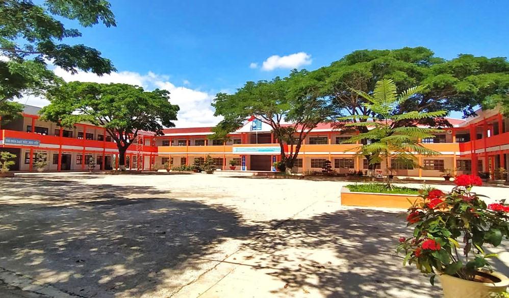 Trường THCS Nguyễn Du, nơi em H đang theo học. Ảnh: Phúc Khánh 