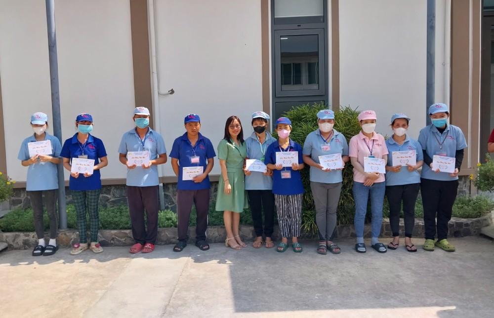 Ms. Trinh believes that as a Trade Union official, you must be close to workers, understand what workers need, where difficulties are to promptly share and support. Photo: Company Trade Union