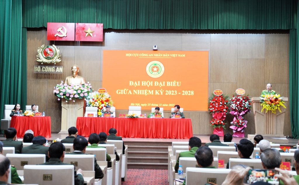 L'Association des anciens policiers du peuple vietnamien organise le Congrès des délégués de mi-mandat 2023-2028. Photo: Association des anciens policiers du peuple vietnamien