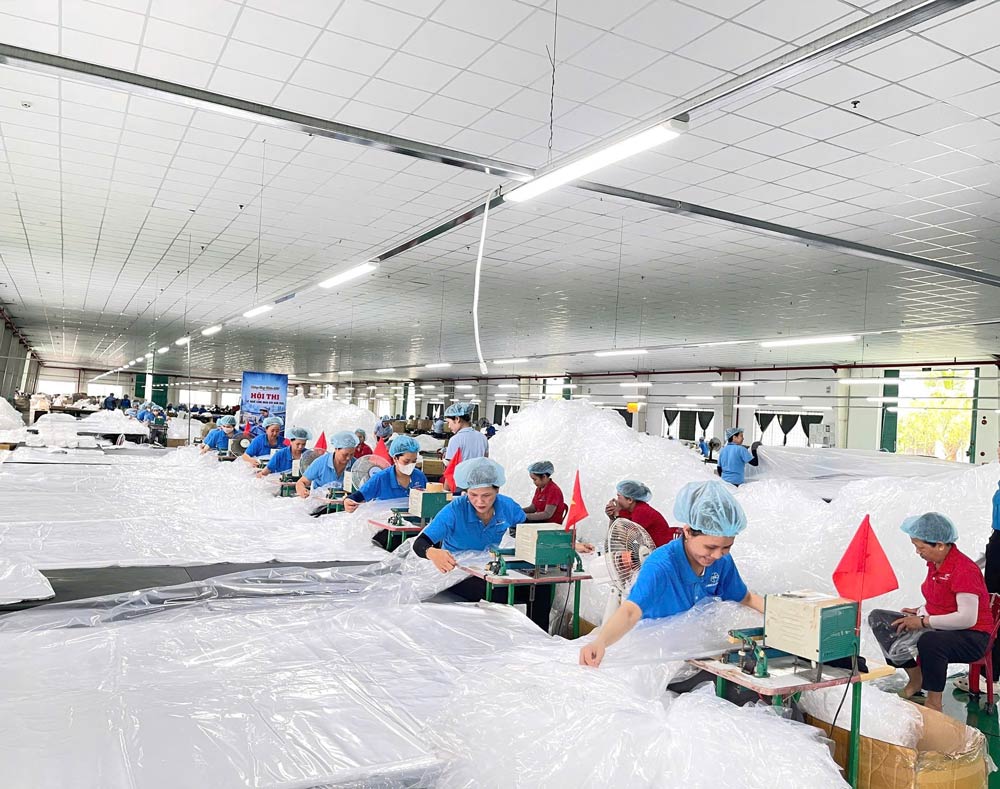 The grassroots trade union of Da Nang Plastic Co., Ltd. organizes the "Excellent Worker Skills" Contest in 2026. Photo: Dien Ban Trade Union