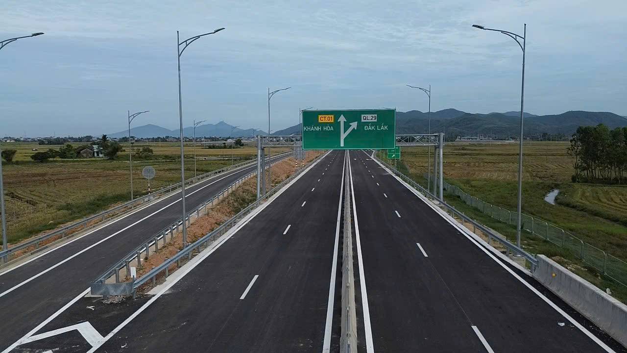 Một đoạn Dự án cao tốc Quy Nhơn - Chí Thạnh (thuộc dự án cao tốc Bắc-Nam). Ảnh: Văn Đợi
