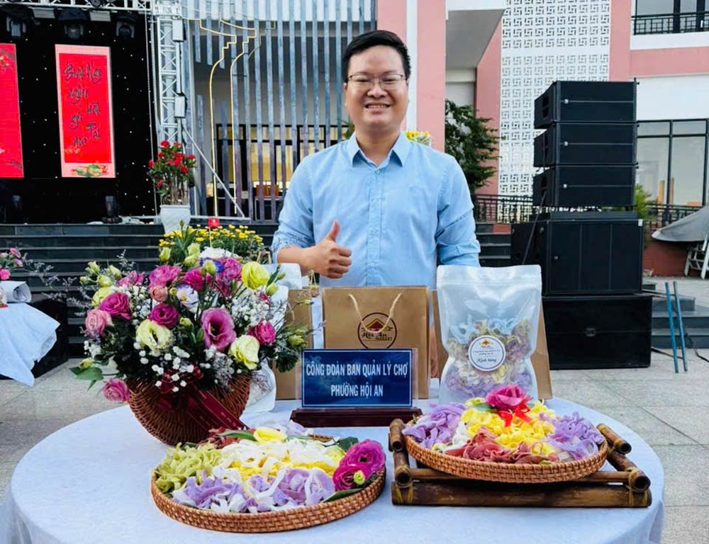 Ông Lê Dương Lực - Chủ tịch Công đoàn cơ sở, Trưởng Bộ phận Hành chính - Kế toán Ban quản lý chợ phường Hội An. Ảnh: Công đoàn Đà Nẵng