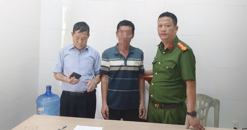 Công an giúp nhiều người lang thang về nhà
