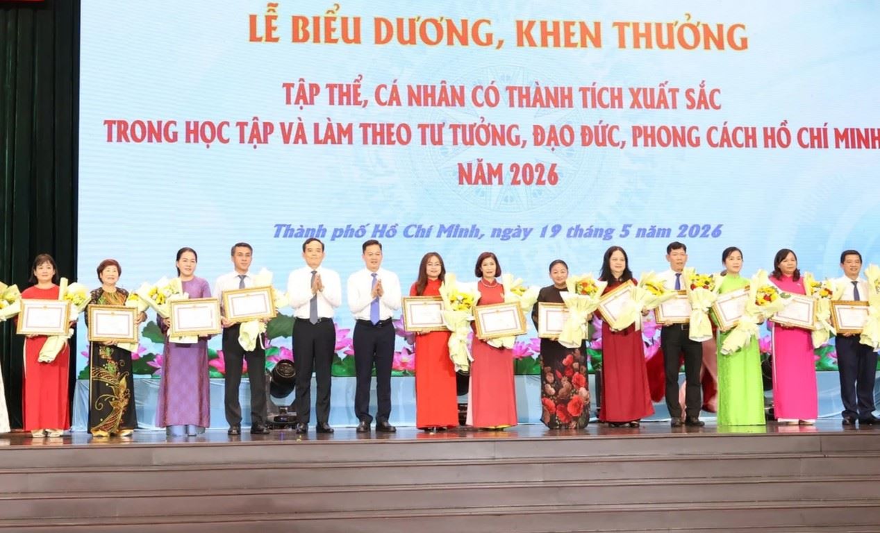 358 collectives and individuals in Ho Chi Minh City were commended for studying and following Uncle Ho. Photo: Thanh Thuy