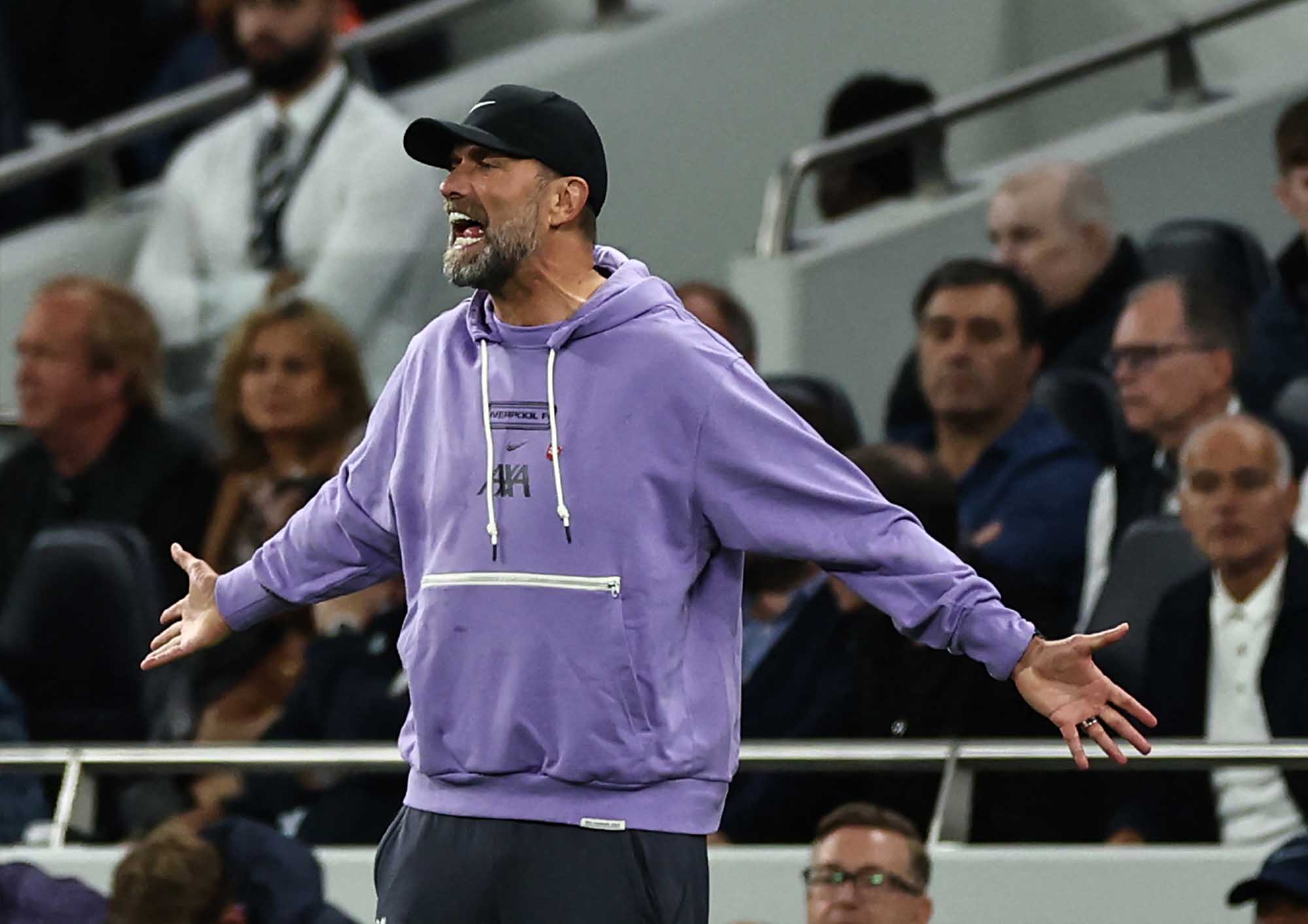 Jurgen Klopp cũng từng vướng vào scandal với Mohamed Salah. Ảnh: AFP