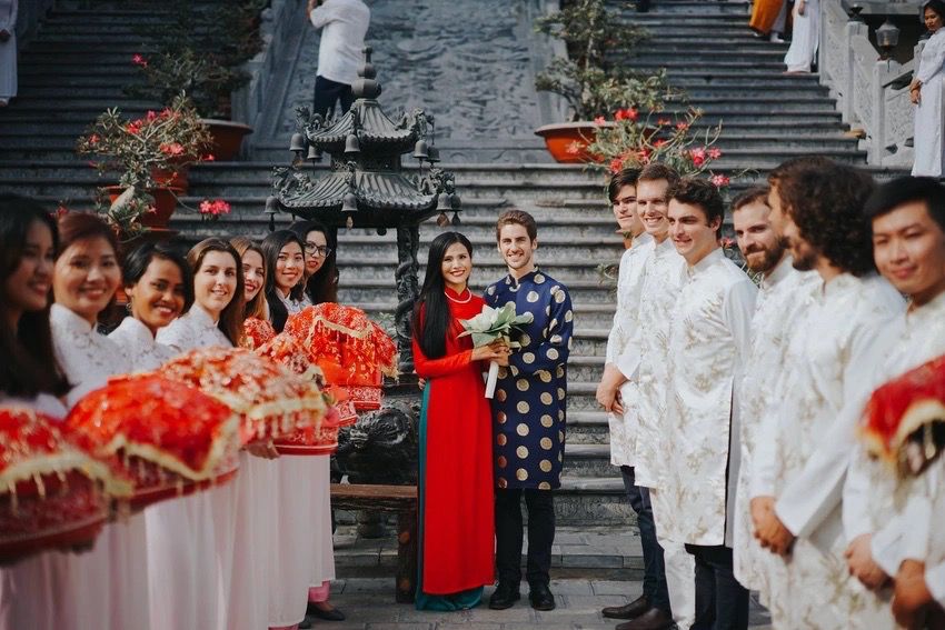 Cặp đôi chồng Pháp - vợ Việt kết hôn và bắt đầu hành trình xuyên Âu - Á. Ảnh: Nhân vật cung cấp.