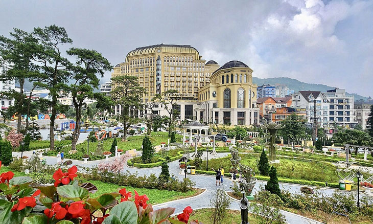 Rất đông du khách đến khu du lịch Tam Đảo tránh nóng trong những năm gần đây. Ảnh: Thiệu Vũ