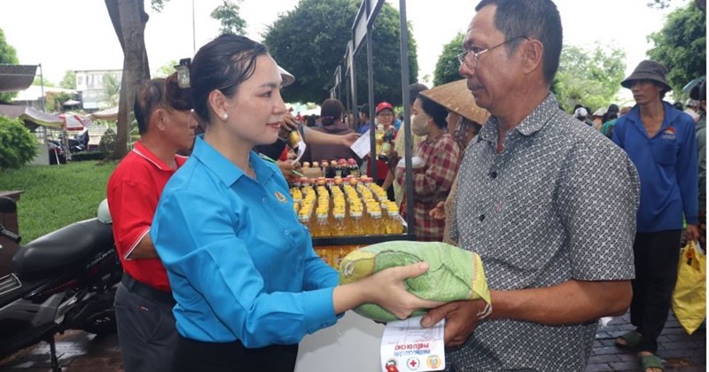 Đồng Tháp: Chợ phiên "Kết nối yêu thương" hỗ trợ công nhân khó khăn