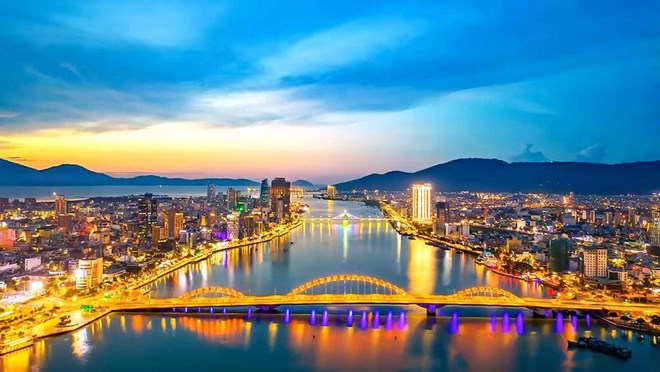 Sông Hàn và cầu Rồng ở Đà Nẵng. Ảnh: Nguyễn Hoàng
