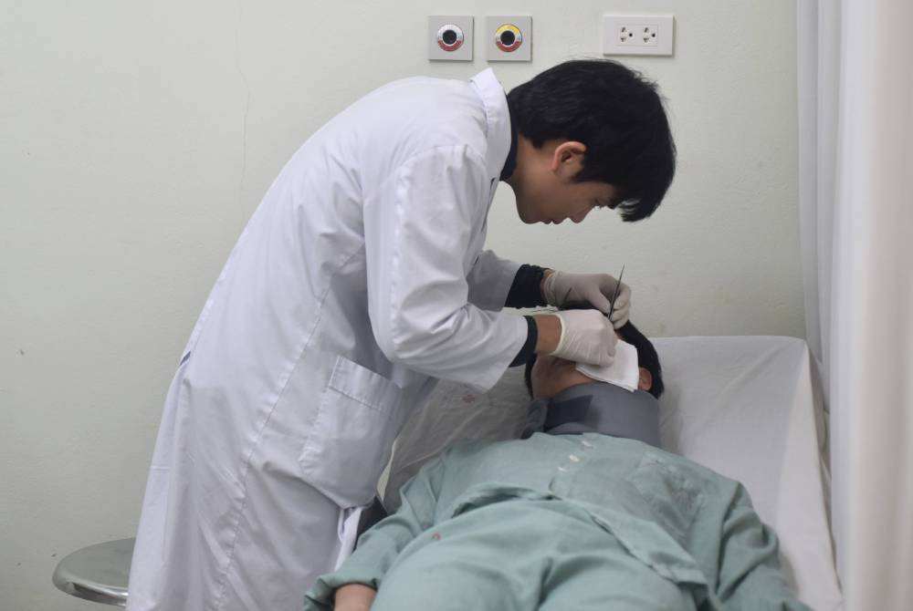3 years after filler injection in the ear, young girl hospitalized due to dangerous complications. Photo: Thanh Xuan