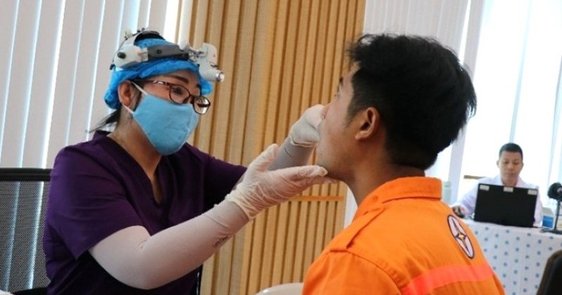 Hơn 400 công nhân được tư vấn sức khỏe chuyên sâu