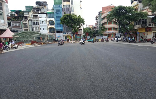 Dự án chống ngập trước cửa chợ Hàng Da đã hoàn thành. Ảnh: Kế Toại