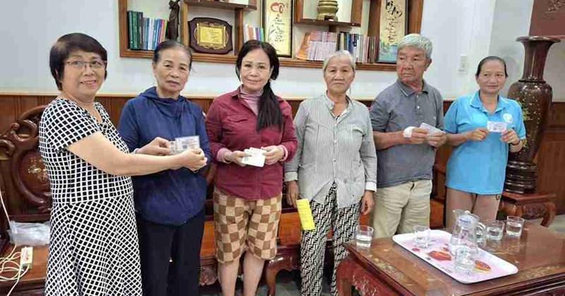 Chăm lo cho hộ cận nghèo và người có hoàn cảnh khó khăn