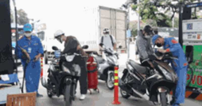 Người dân Hà Nội kỳ vọng gì khi đồng loạt bán xăng E10?